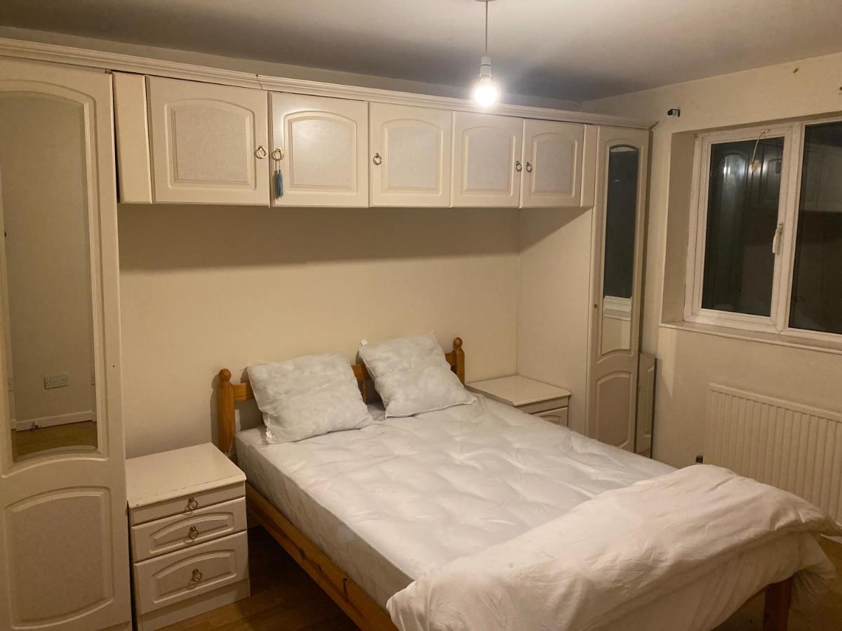 Bed and Breakfast La Mansion Веднсбери Экстерьер фото
